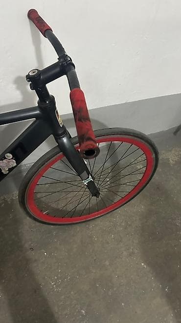 фикс джикс: Велосипед Fixed Gear в черном цвете с красными ободами — 6