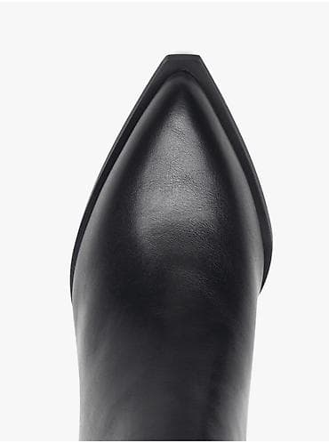 ботый: Женские высокие ботфорты, черные, носила 3 раза, думала привыкну что — 4