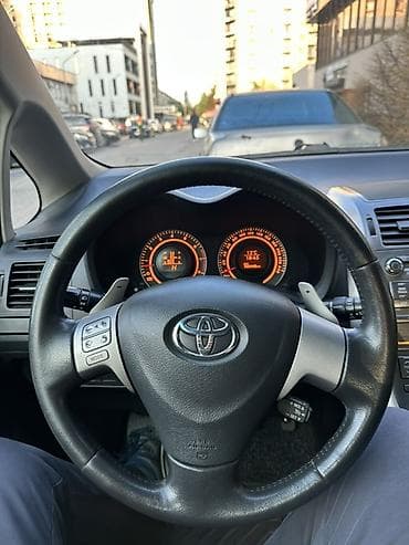 toyota auris: Toyota Auris: 2008 г., 1.6 л, Робот, Бензин, Хэтчбэк — 4