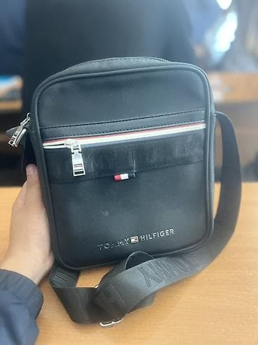 Сумка через плечо Tommy Hilfiger - Компактная вертикальная модель