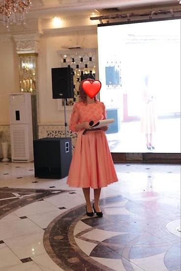 Платья: Платье миди нежно‑кораллового цвета. Одела его всего 1 раз. - Размер — 2