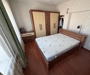с мебелью: Продается спальный комплект мебели, шкаф, кровать с матрасом, комод — 1
