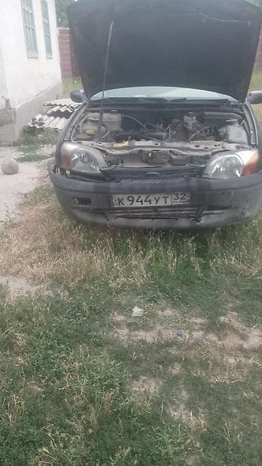 Ford Fiesta, хэтчбек 5‑дверный, черный цвет, номер К944УТ 32 RUS