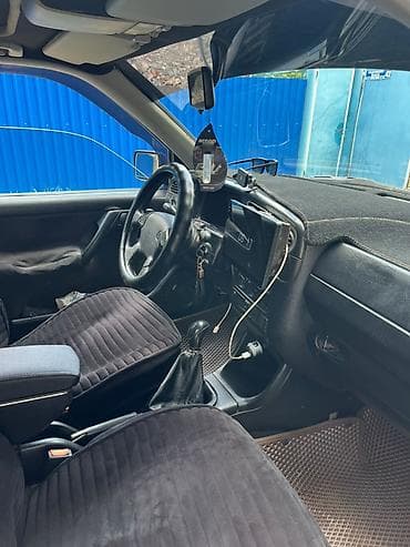 ли 9 авто: Volkswagen Vento: 1994 г., 1.8 л, Механика, Седан — 4