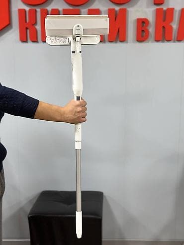 В наличии Скребок для окон . Имеет 2 вида насадок и сьемный