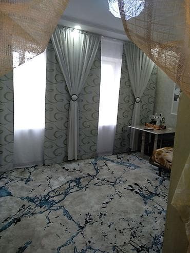 Аренда домов: Продаётся дом центр район площади, саманный, участок 4.8 соток, три — 3