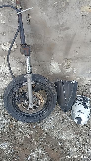 Продаю переднюю вилку в сборе с 13 колесом с подшипниками + крыло цена lalafo.kg да Продаю переднюю вилку в сборе с 13 колесом с подшипниками + крыло цена