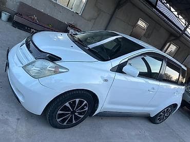 Toyota Ist: 2003 г., 1.3 л, Автомат, Бензин, Хэтчбэк