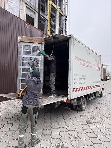 услуги автокрана манипулятора: Грузовые перевозки на малотоннажном фургоне с гидробортом - Тип — 4