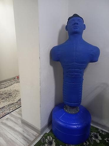 Спорттук формалар: Напольный манекен для отработки ударов (торс-манекен, «B.O.B.» тип) — 1