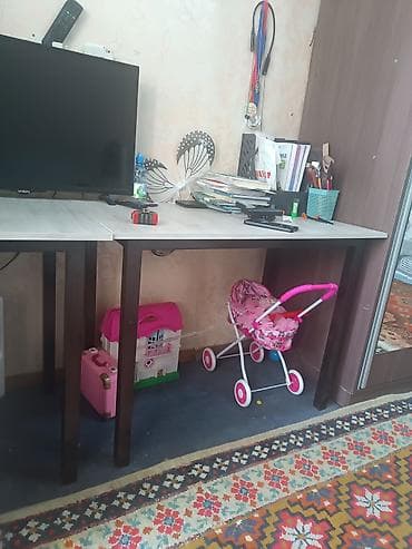письменный стол для двоих: Продаю 2 Письменных стола . Б/у в хорошем состоянии. Размер — 1
