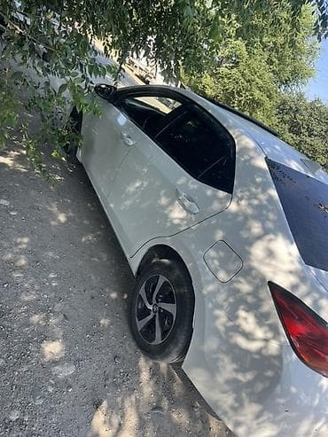 стоп 221: Toyota Corolla: 2018 г., 1.8 л, Автомат, Гибрид, Седан — 6