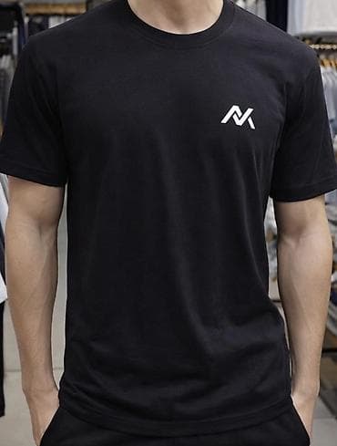 джинсы с футболкой: Базовые мужские футболки с логотипом на груди - Модели: черная — 1