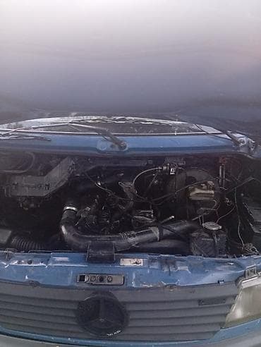 два авто: Легкий грузовик, Mercedes-Benz, Стандарт — 6