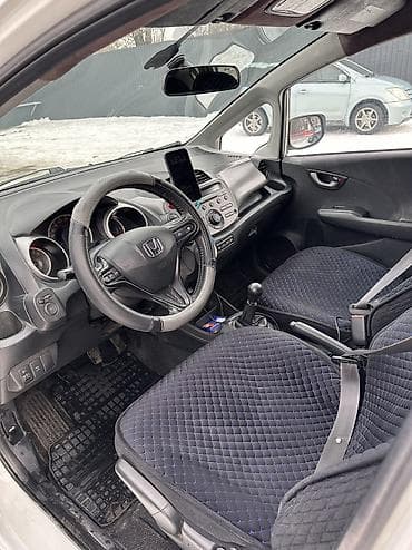 полики фит: Honda Fit: 2010 г., 1.3 л, Механика, Хэтчбэк — 7