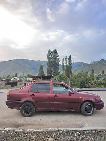ош волга: Volkswagen Vento: 1993 г., 1.8 л, Кол менен иштөөчү, Бензин, Седан — 2