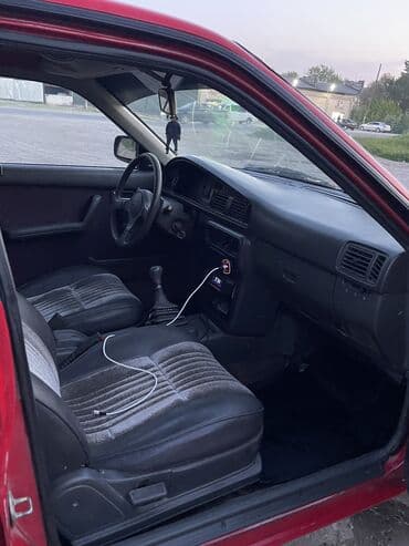 купить аварийный мотоцикл: Mazda 626: 1991 г., 2 л, Механика, Бензин — 4
