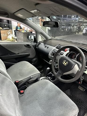 mini cuper: Honda Fit: 2004 г., 1.3 л, Автомат, Бензин, Хэтчбэк — 4