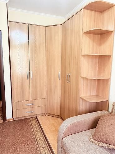 Угловой шкаф и компьютерный стол -парта