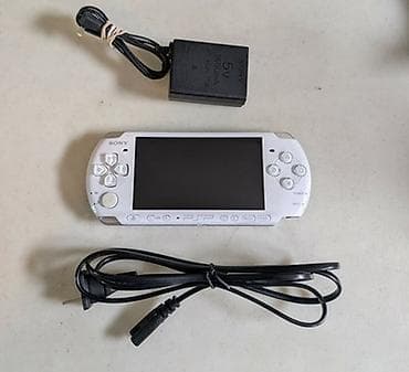 PSP 1000 White, в хорошем состоянии. Прошитая — можно скачивать и
