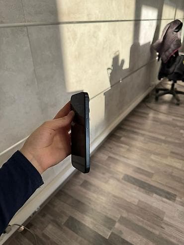 razer blade: IPhone 15 Pro, Б/у, 256 ГБ, Синий, Чехол, 81 % — 6