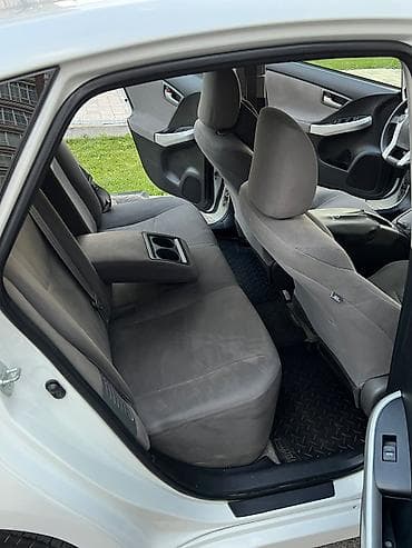 ден сояпина: Toyota Prius: 2015 г., 1.8 л, Вариатор, Гибрид, Хэтчбэк — 6