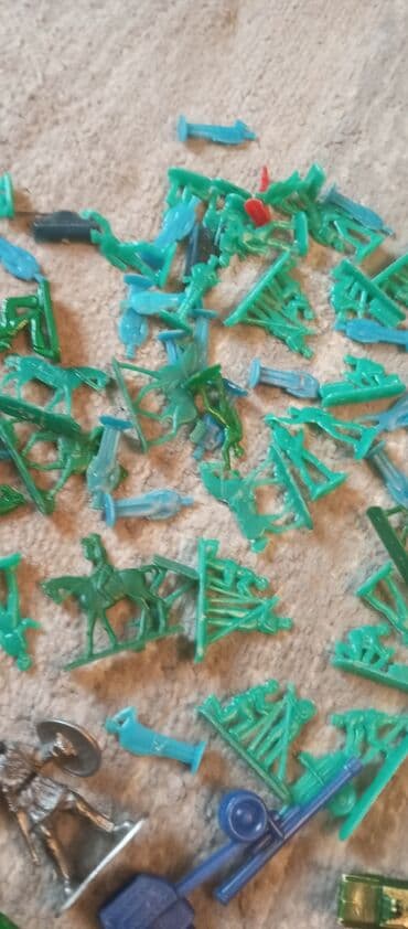 игрушечные дрели: Сделанные в СССР раритет Набор пластиковых солдатиков и военной — 1