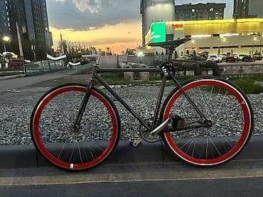 Фикс-байк/синглспид городского типа. Основные особенности: - Легкая