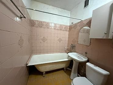 105: 1 комната, 35 м², 5 мкр 105 серия, 1 этаж — 7