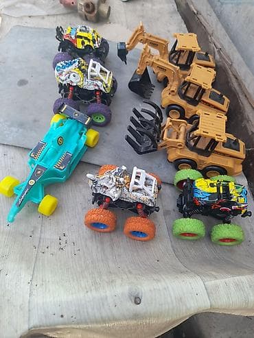 гитара отдам даром: Актуально.Срочный обмен на рулет в пачках или вафли за каждую — 2