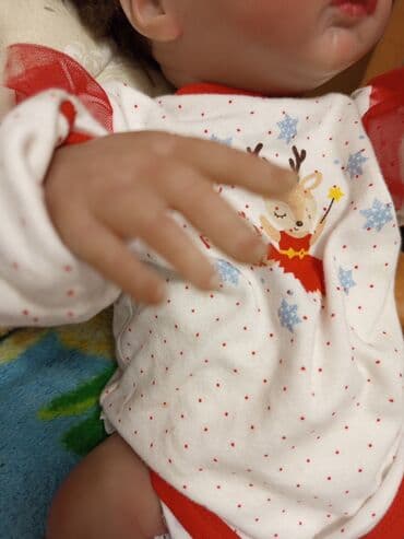 Игрушки: Реалистичная кукла-реборн - Материал: мягкий винил/силикон (голова — 2