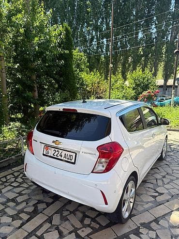 Продажа авто: Chevrolet Spark: 2017 г., 1 л, Вариатор, Бензин, Хэтчбэк — 3