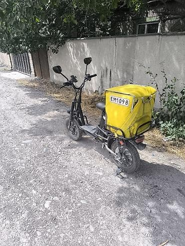 gps tracker: Электроскутер для курьерской доставки с термобоксом - Тип — 2