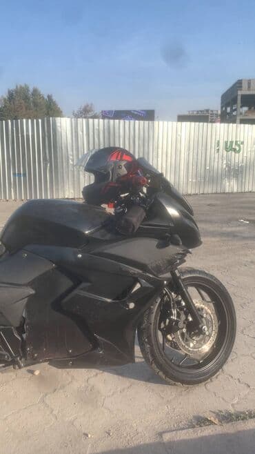 спортивный мото: Спортивный мотоцикл черного цвета - Агрессивный дорожный дизайн с — 3