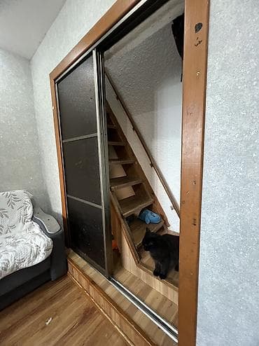 продаю квартиру 7мкр: 3 комнаты, 60 м², 12 этаж — 10