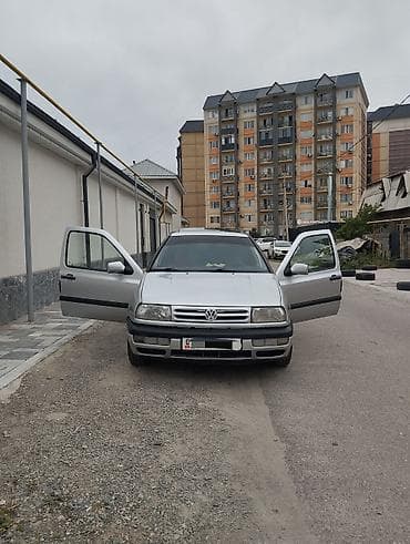 Volkswagen Vento: 1995 г., Механика, Бензин, Седан