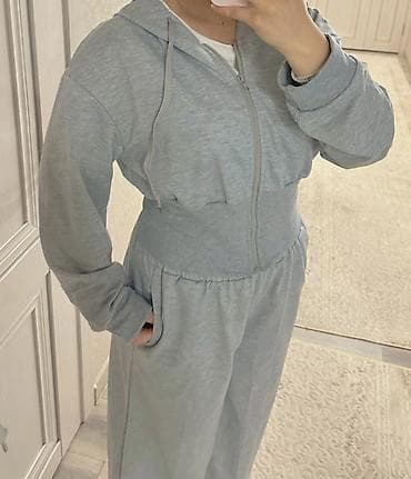 Мужская обувь: Серый женский спортивный костюм-комбинезон. - Формат: цельный — 1