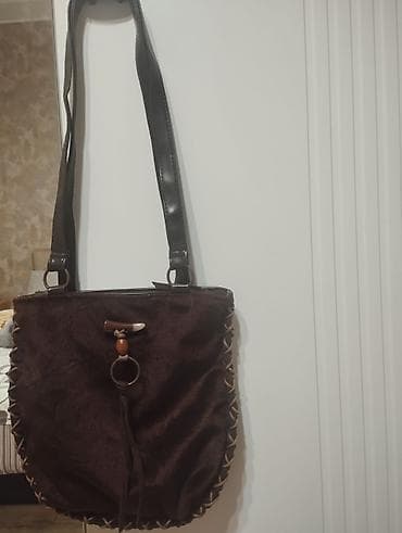 Сумка кросс-боди/на плечо, коричневая, с этническими акцентами.ручная