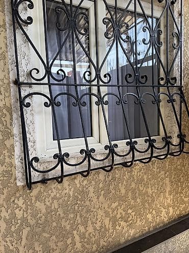 Хозтовары: Продаю решётки, два больших и один маленький по размерам длина 1,34 — 2