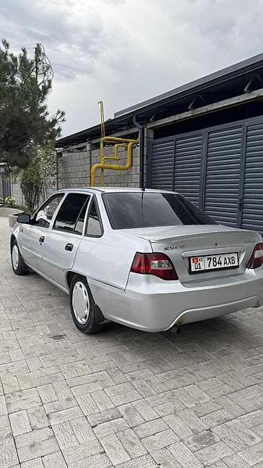 Унаа: Daewoo Nexia: 2010 г., 1.6 л, Кол менен иштөөчү, Бензин, Седан — 3