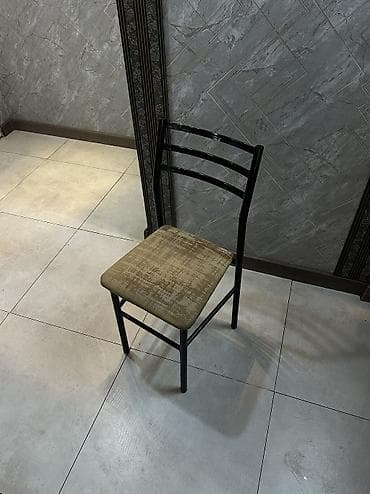 Балдар эмереги: Кафе үчүн үстөл жана отургуч, Колдонулган, Өзү алып кетүү — 1