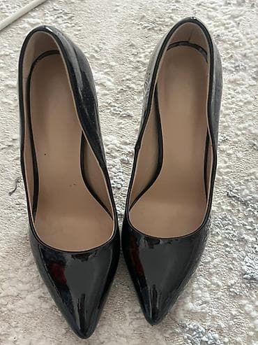 каблук: Классические лодочки на высоком каблуке 

- 12 см
200 сом — 2