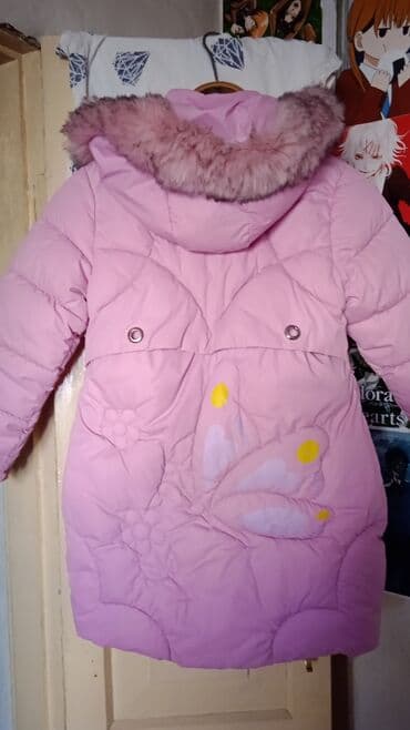 детская куртка на мальчика: Куртка зимняя теплая на девочку .Состояние хорошее. Капюшон — 2
