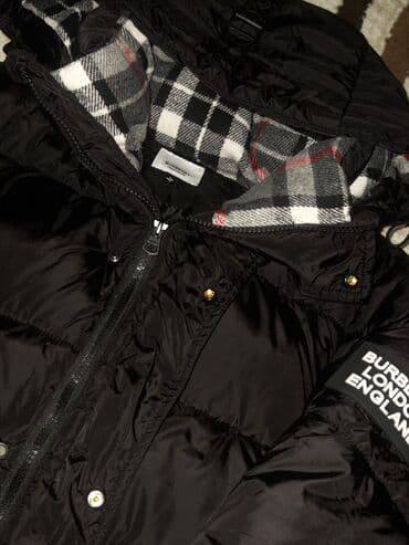 Прокат одежды: Зимняя куртка Burrbary
Размер- S 
Цвет - черный 
Уни 
Цена 4500 сом — 4