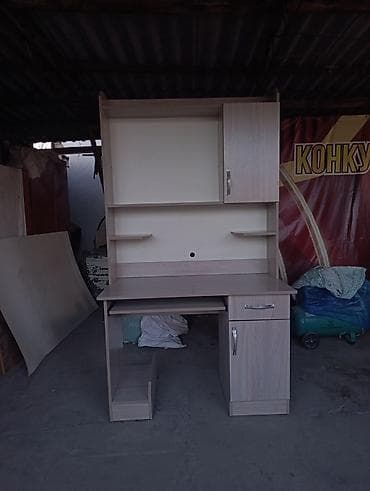 coller master: Компьютерный стол, Новый, С полками — 2