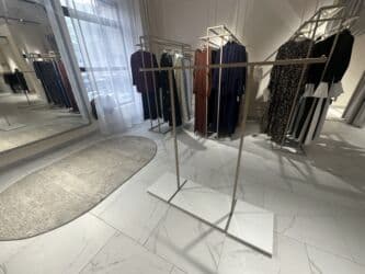 на железных номерах: Продаю кранштейны Два короткие Два высокие Одна изогнутая Вообщем — 2