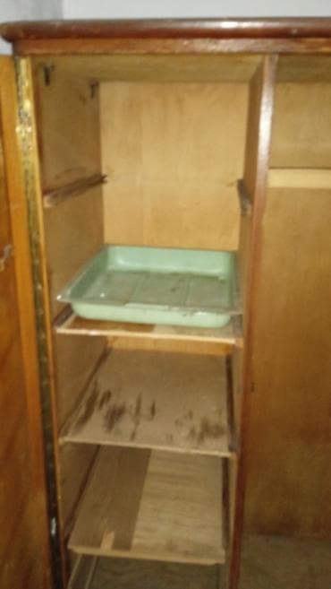 советская вешалка: Продаю шкаф советский. С зеркалом (зеркало небитое, без трещин) 1000 — 3