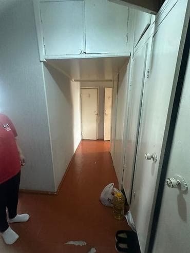 Куплю комнату: Сдается 2х комнатная квартира в Киркомстроме Бишкек Описание: - — 4