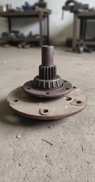 Механический узел: фланцевый вал со шлицевой частью и роликовым