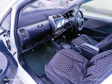 ход: Honda Fit (правый руль), салон и оснащение - Руль справа — 4